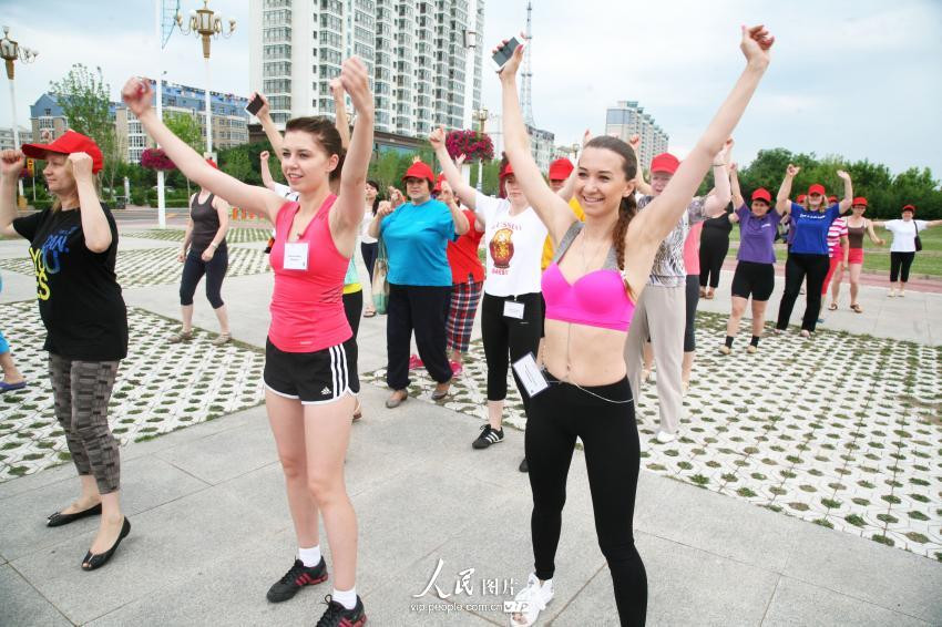 Russinnen auf Tanz-Besuch in China