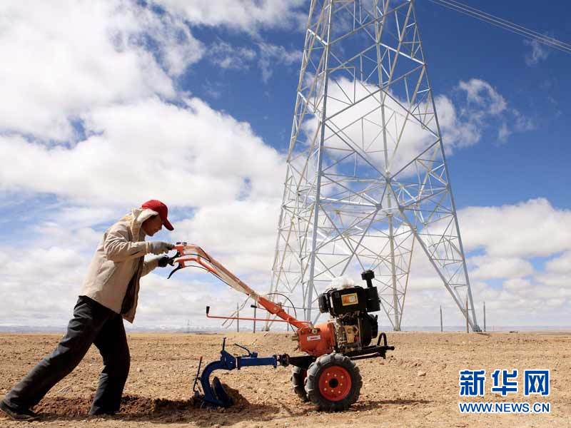 ?Elektrischer Himmelsweg“ beleuchtet Tibet