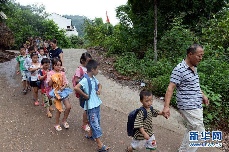 Lehrerpaar einzige Hoffnung für Schule in den Bergen