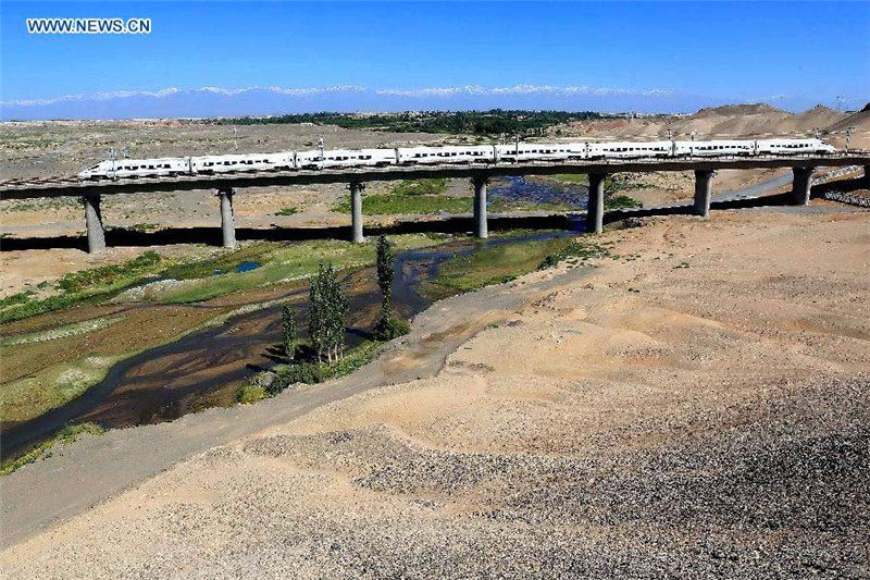 Xinjiangs erste Hochgeschwindigkeitsbahn nimmt Mitte Oktober Betrieb auf