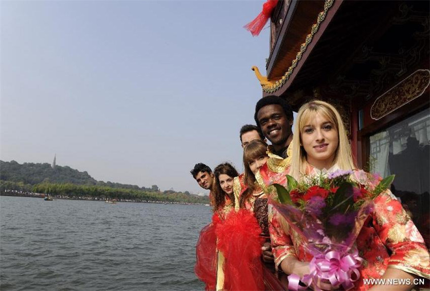 Massenhochzeit auf dem Westsee