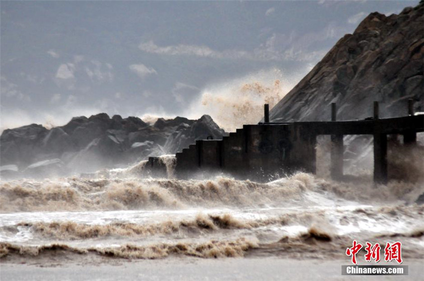 ?Vongfong“ schl?gt hohe Wellen in Zhejiang