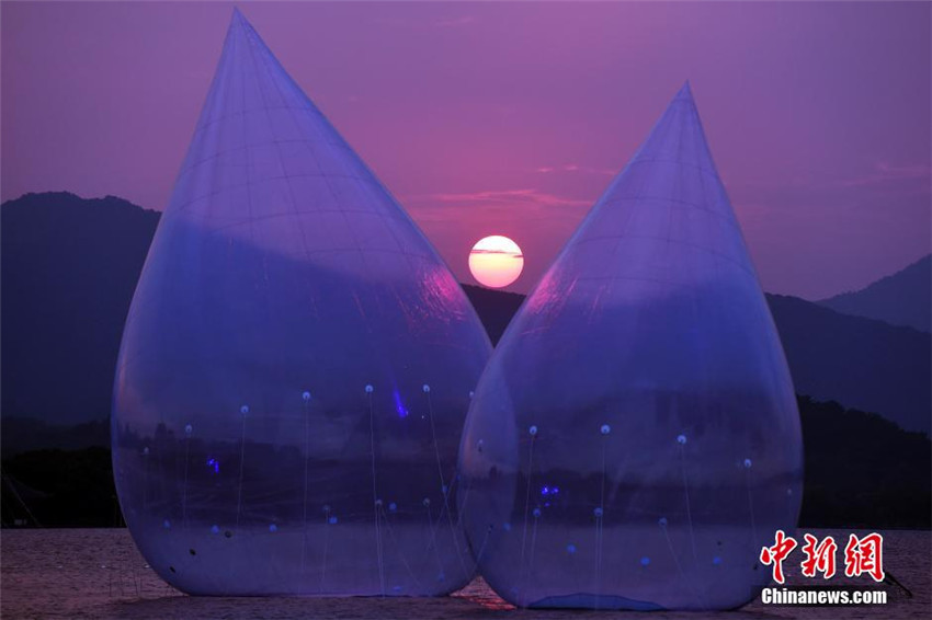 ?Mega-Wassertropfen“ auf dem Westsee