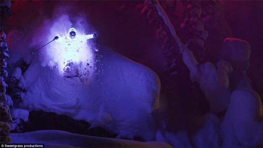 LED-Skifahrer in Alaska