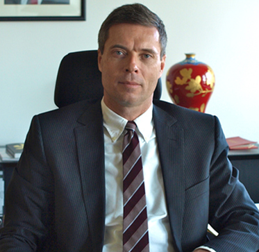 ?Werdet reich!“Michael Clauss ist seit Herbst 2013 Deutschlands Botschafter in Beijing. Was ihn in China bisher am meisten beeindruckt hat, warum er die Aufarbeitung der Vergangenheit für zentral erachtet, und was er in der Freizeit tut, erfahren Sie hier.