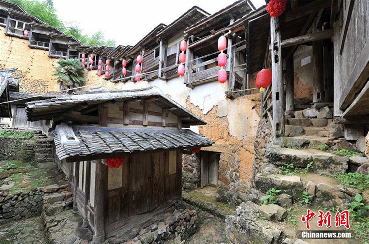 Der irdene ?Potala“ von Anliang 