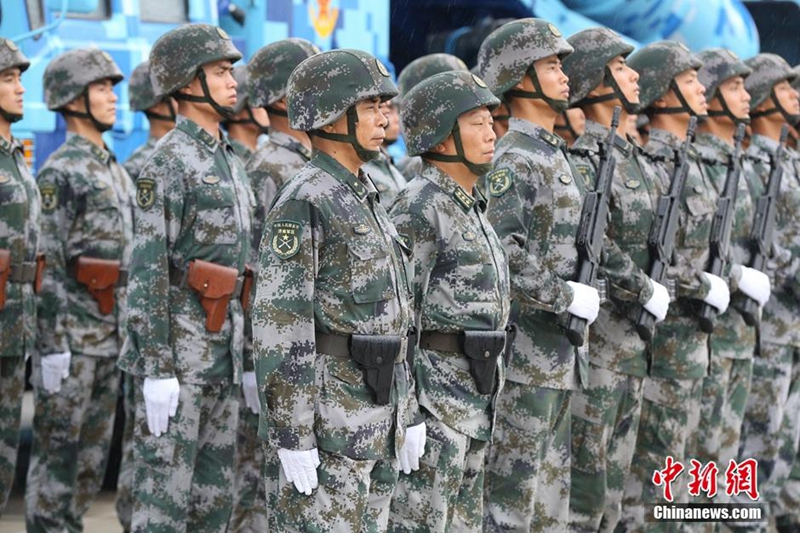 24 Stunden im Trainingscamp der WWII-Parade