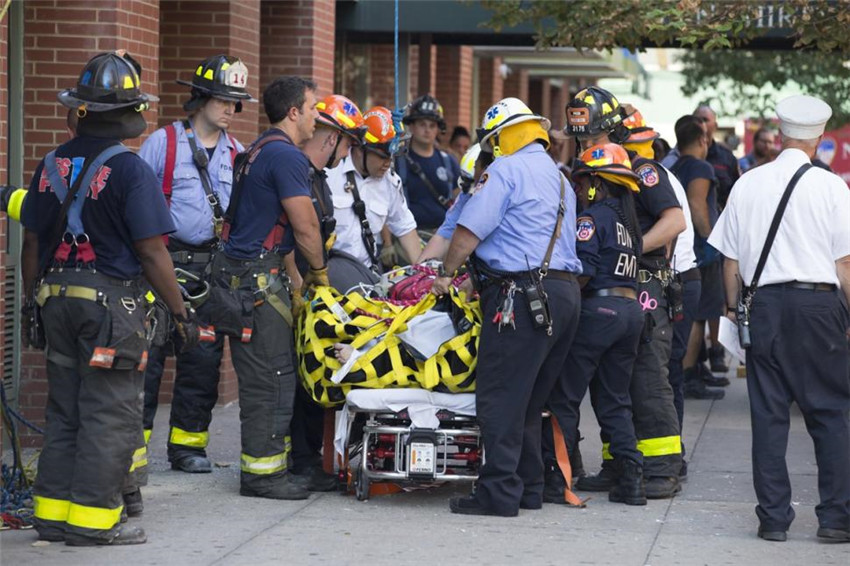 Feuerwehr rettet 400-Kilo-Frau durchs Fenster