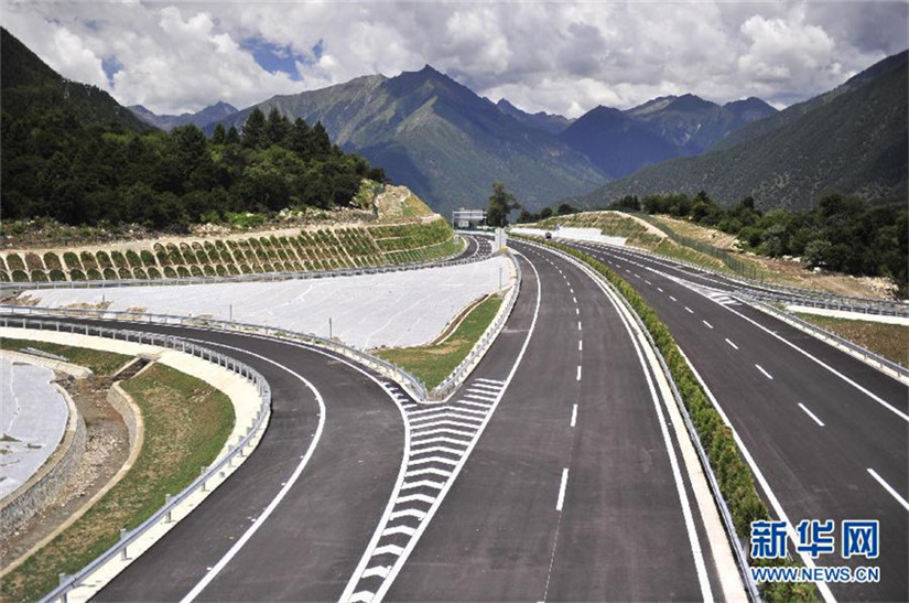 Acht Symbole der 50-j?hrigen Verkehrsentwicklung von Tibet