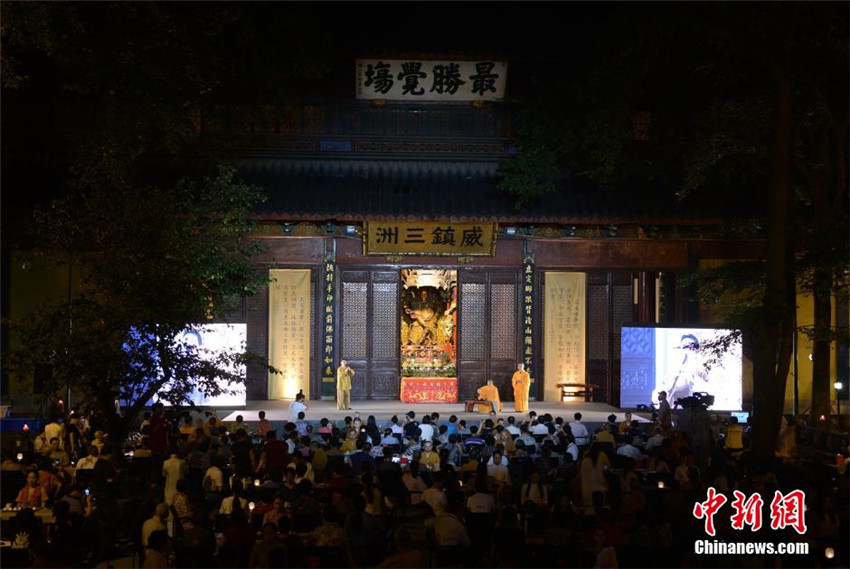 Danksagungs-Teeparty im Lingyin-Tempel