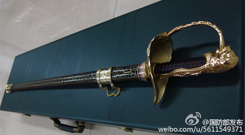 Ausl?ndische Paradenteilnehmer erhalten Gedenktafel