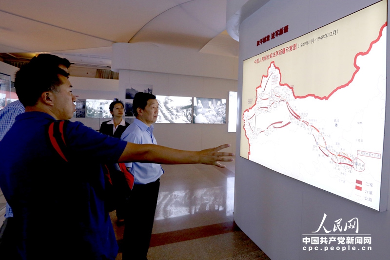 Ausstellung zum 60. Jubil?um der Gründung des Autonomen Gebiets Xinjiang