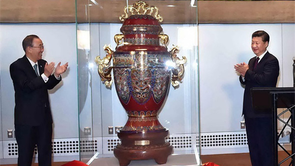 China schenkt der UNO ein Symbol des Friedens