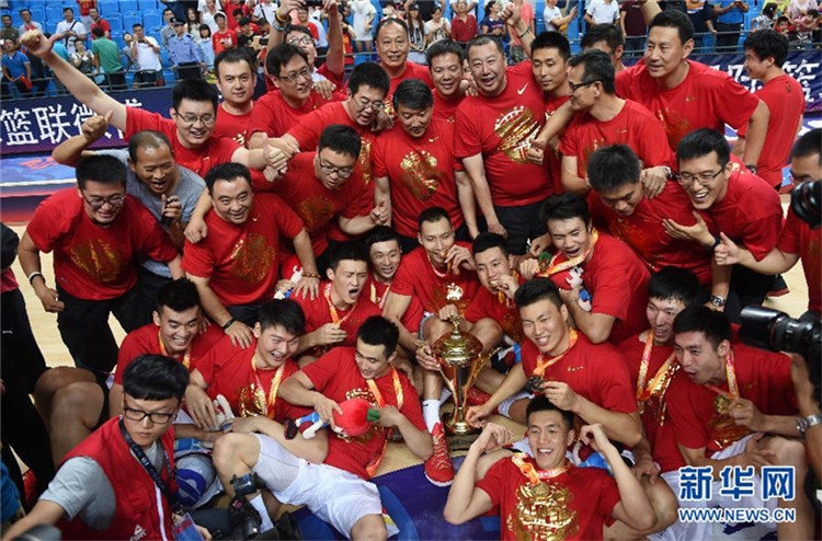Chinas m?nnliche Basketballmannschaft gewinnt Champion der FIBA Asienmeisterschafter und Eintrittskarte in den Olympischen Spielen in Rio de Janeiro