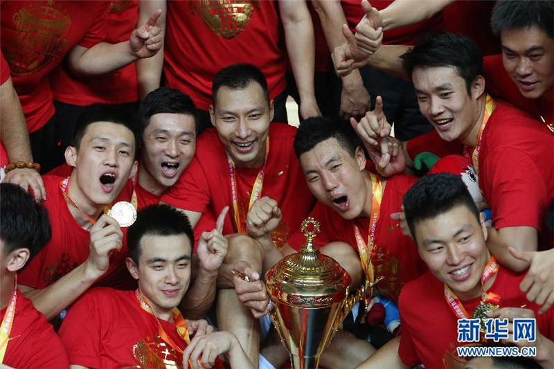 Chinas m?nnliche Basketballmannschaft gewinnt Champion der FIBA Asienmeisterschafter und Eintrittskarte in den Olympischen Spielen in Rio de Janeiro