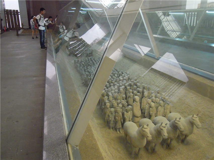 Xuzhou – Tonkrieger im Glassarg