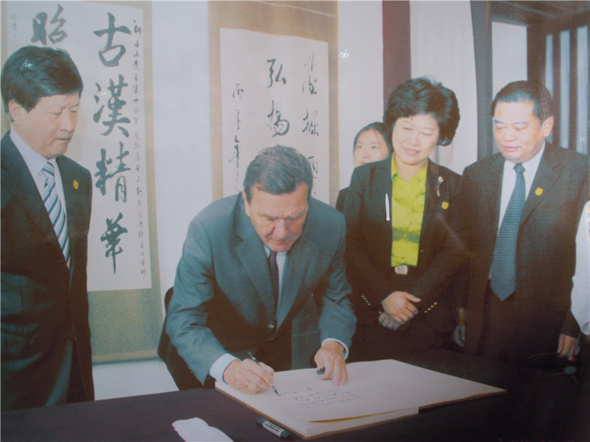 Xuzhou – Tonkrieger im Glassarg