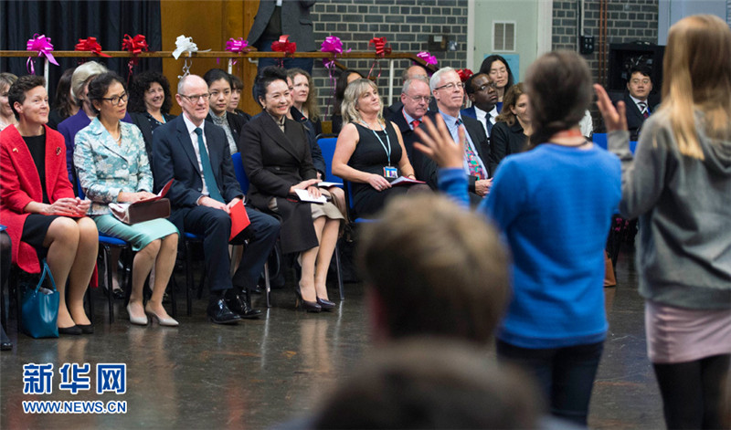 First Lady Peng besucht UK-Schulen