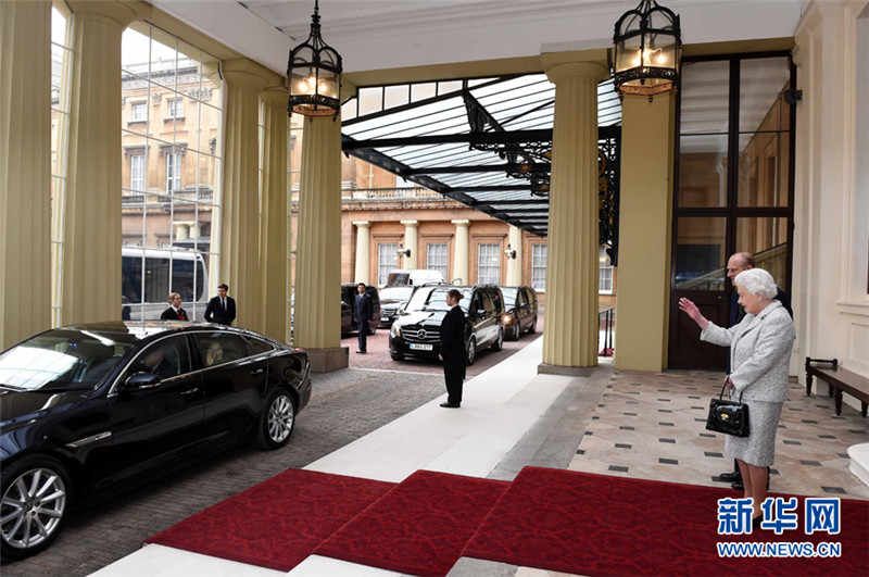 Xi Jinping verabschiedet sich von K?nigin Elizabeth II.