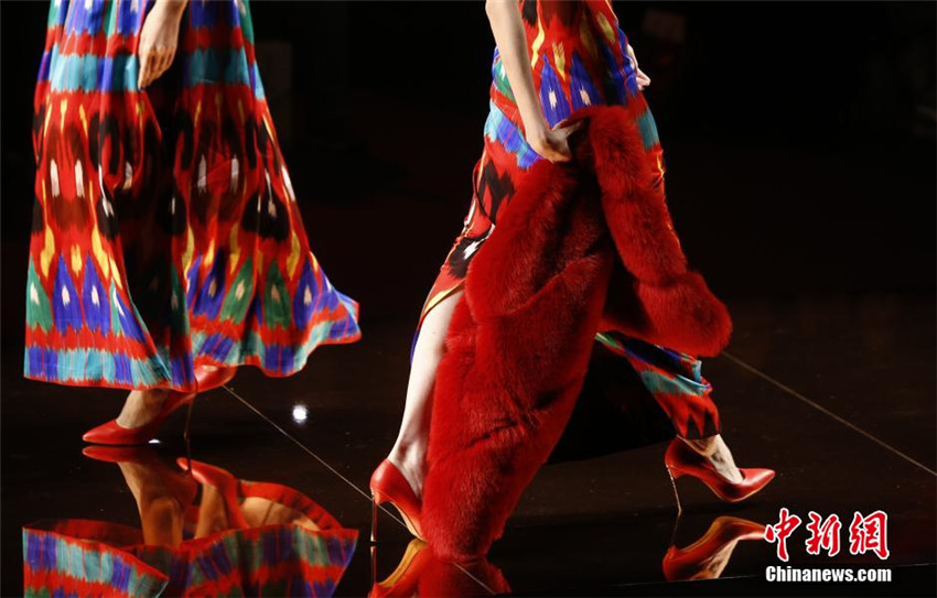 Xinjianger Kleidung auf der Chinesischen Internationalen Modewoche