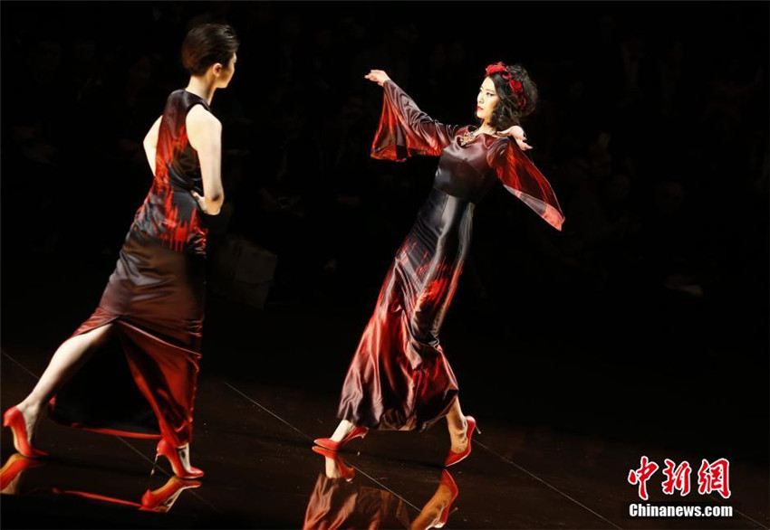 Xinjianger Kleidung auf der Chinesischen Internationalen Modewoche