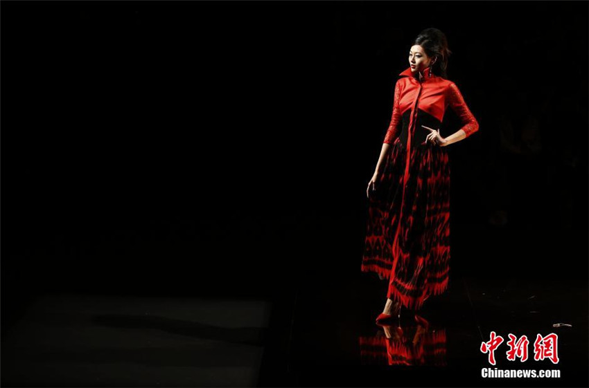 Xinjianger Kleidung auf der Chinesischen Internationalen Modewoche