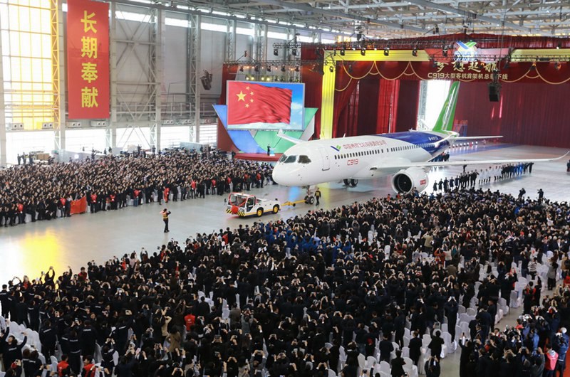 Chinesischer Jumbo C919 l?uft vom Band