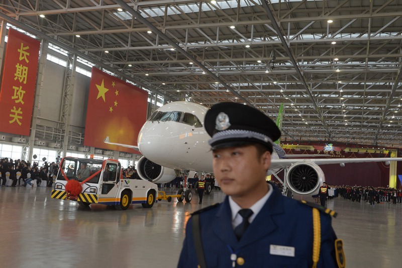 Chinesischer Jumbo C919 l?uft vom Band