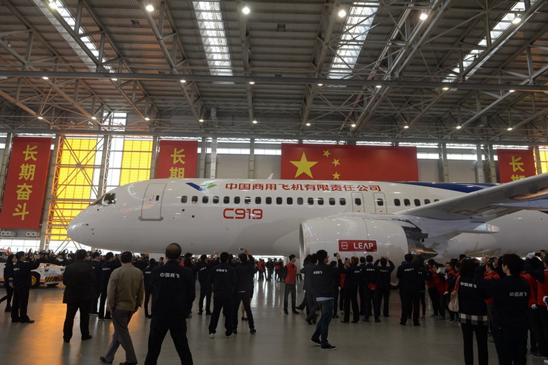 Chinesischer Jumbo C919 l?uft vom Band
