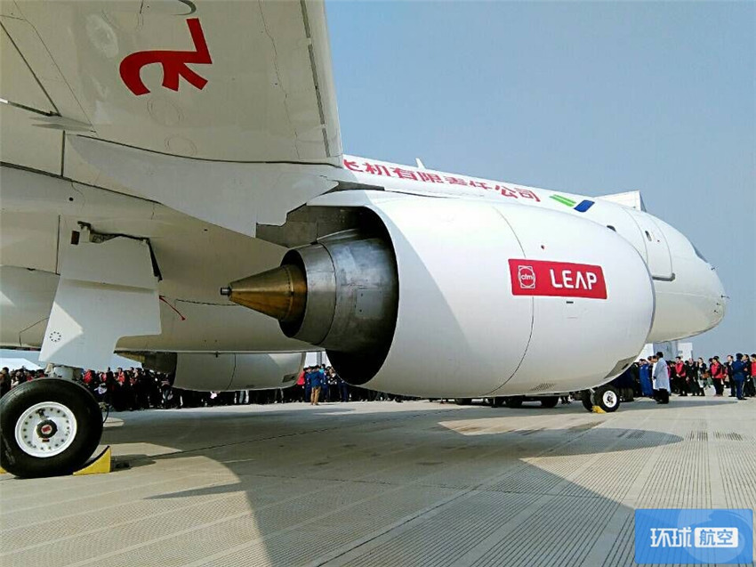 Chinas erster Jumbo im Bild