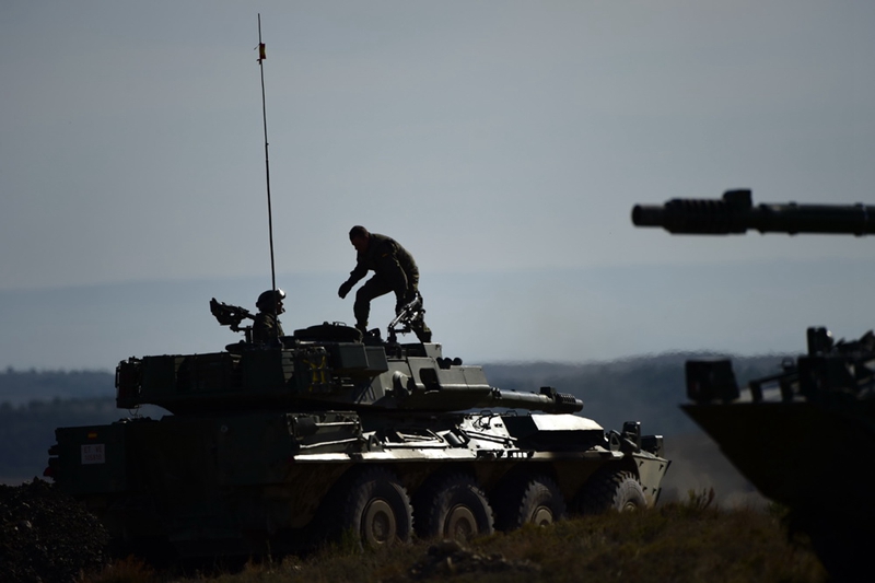 NATO h?lt Gro?man?ver ab