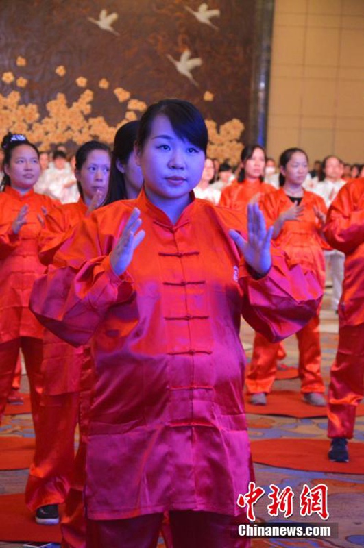Schwangere stellen neuen Tai-Chi-Weltrekord auf