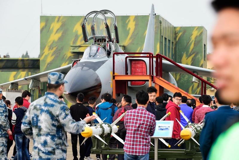 Luftwaffenstützpunkt ?ffnet Türen für Besucher