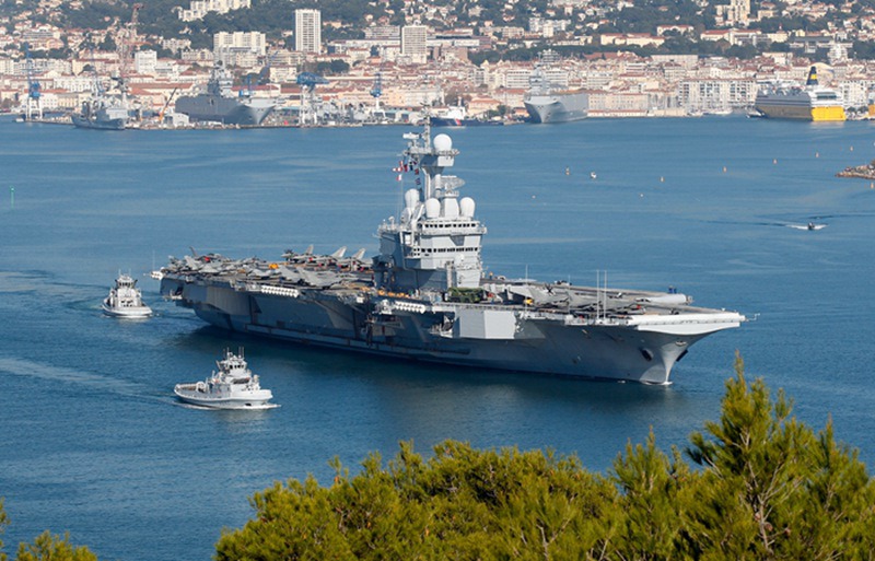 Frankreich schickt Flaggschiff nach Syrien 