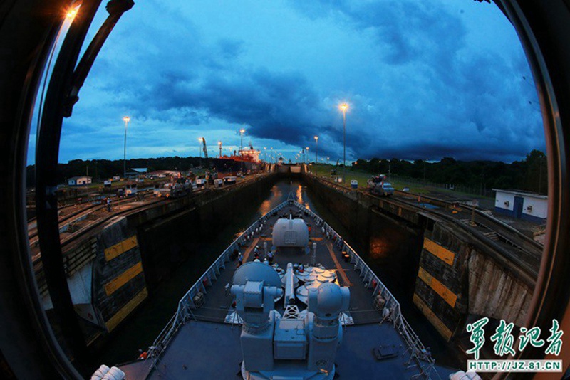 Chinesischer Sonderkonvoi f?hrt durch den Panamakanal