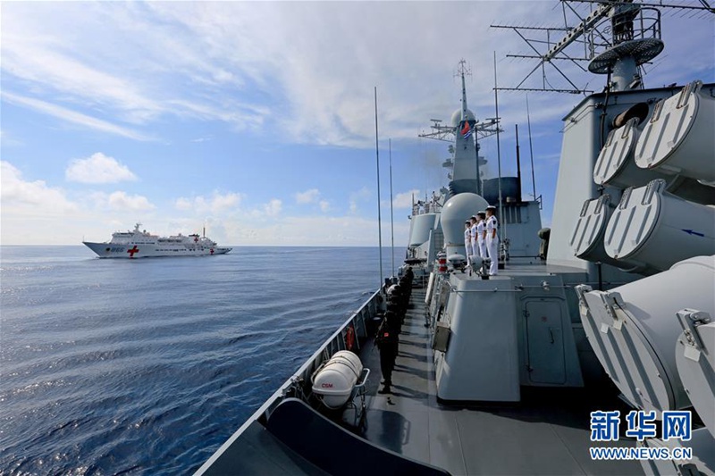 Sonderkonvoi und Krankenhausschiff üben gemeinsam im Ostpazifik