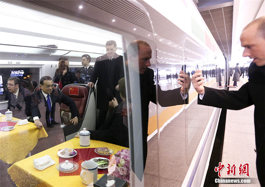 Li promotet Chinas Hochgeschwindigkeitstechnologie