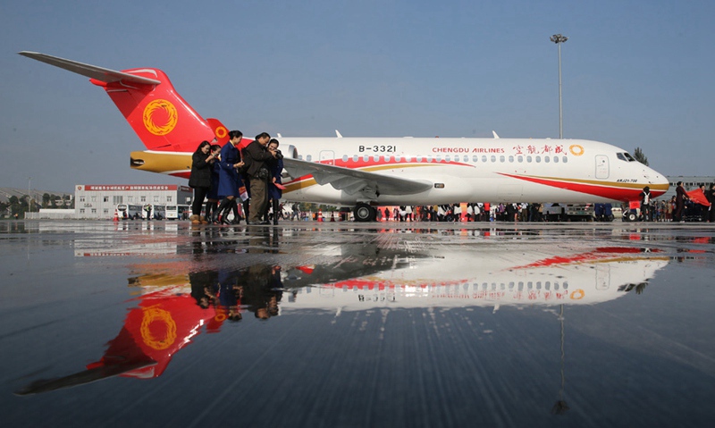 Chinas erster Regionaljet ARJ21 ausgeliefert