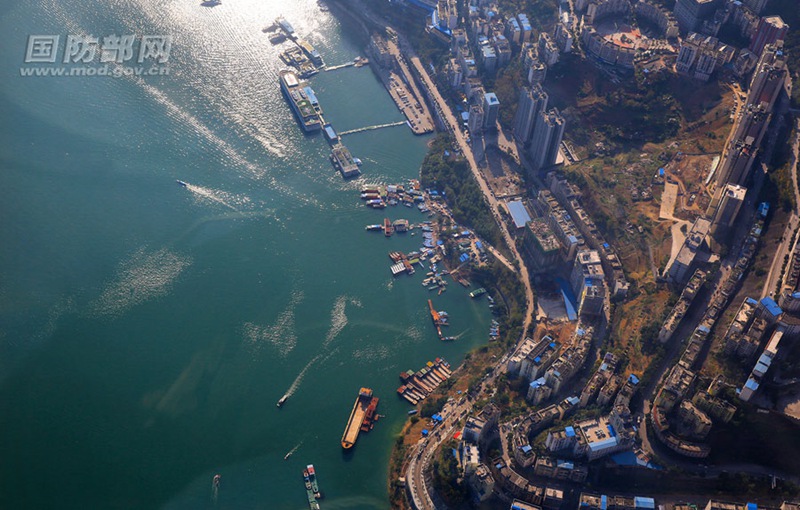 Die Drei Schluchten aus der Perspektive eines Fallschirmj?gers 