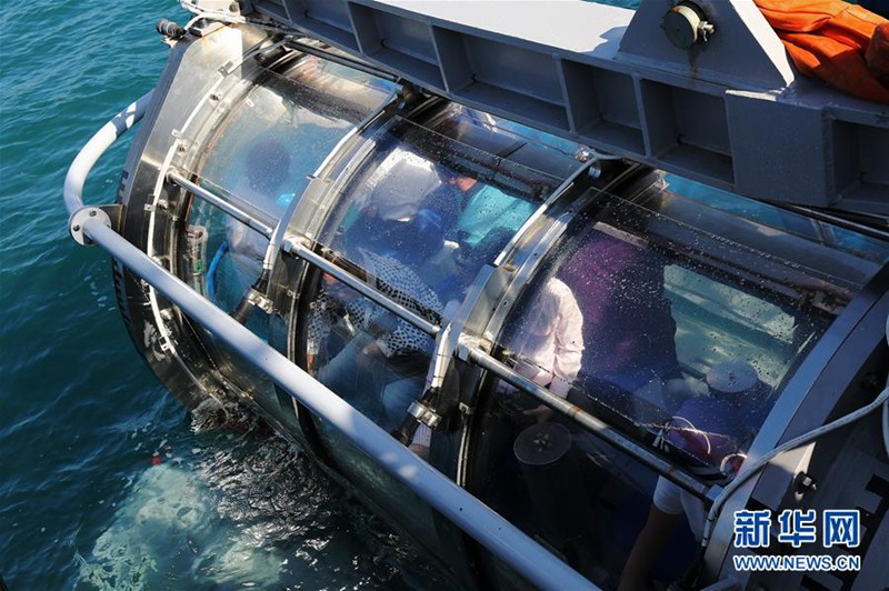 Weltgr??tes Passagiertauchboot sticht in See