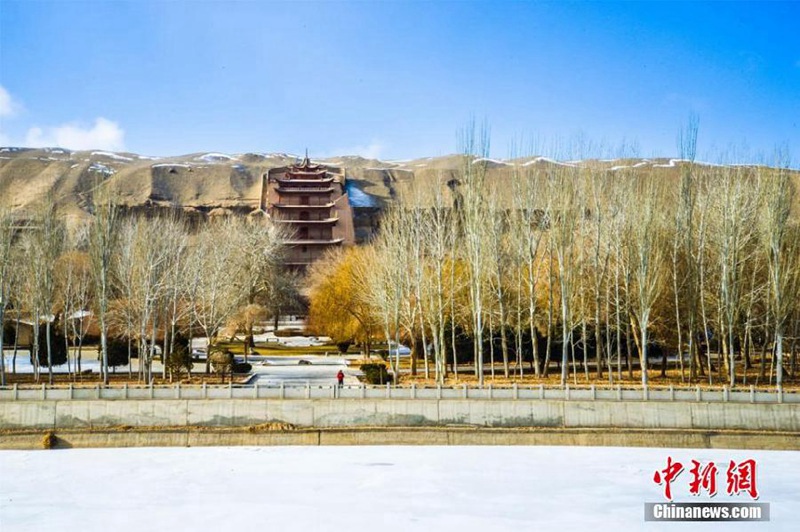 Schnee verwandelt Dunhuang in ein Meer aus Wei?