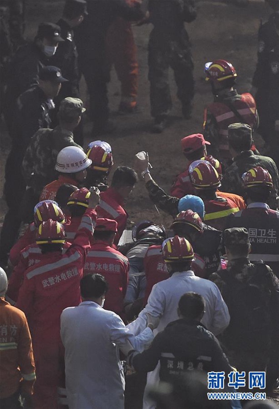 Erster überlebender des Erdrutsches in Shenzhen gerettet