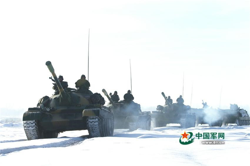 Soldaten der Volksbefreiungsarmee machen Winter-Training