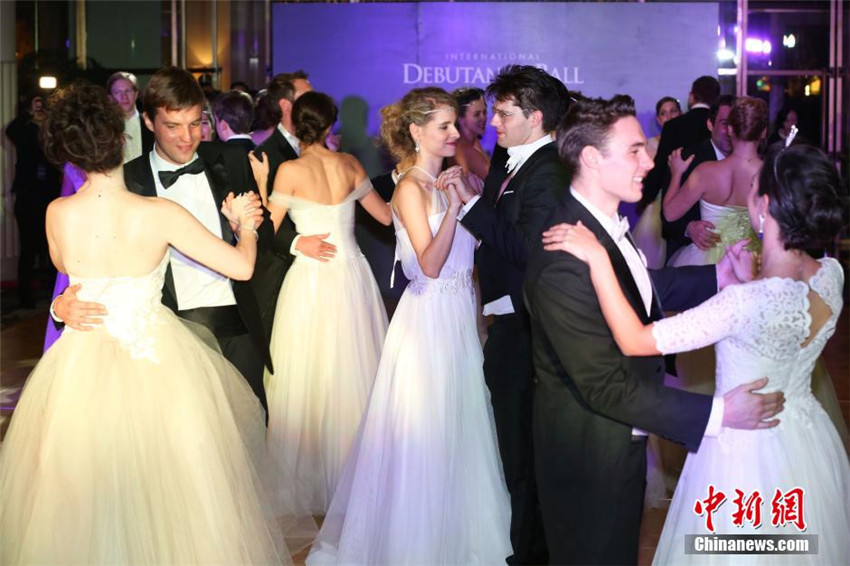 Sch?nheit und Anmut auf dem ?Shanghai International Debutante Ball“