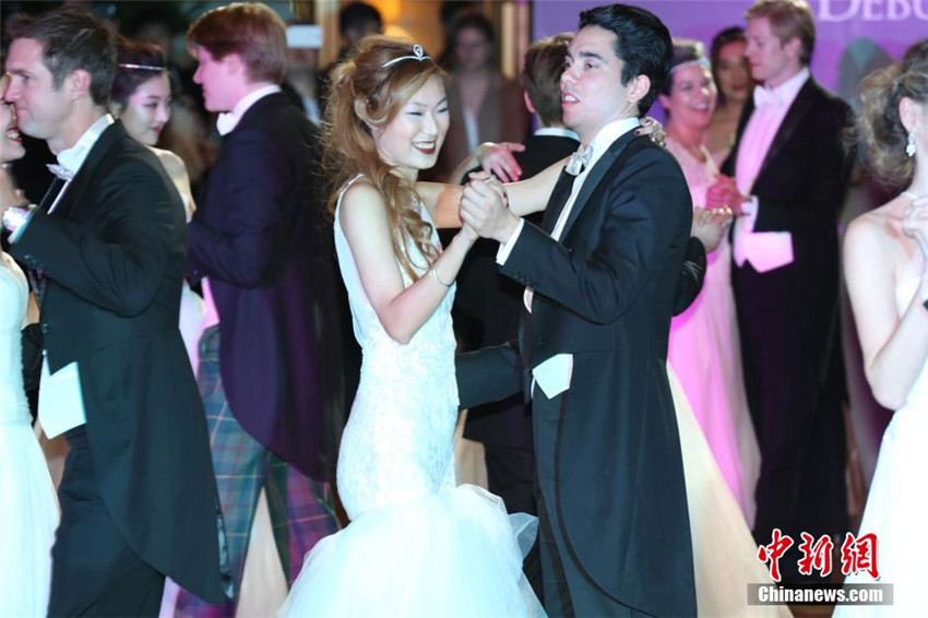 Sch?nheit und Anmut auf dem ?Shanghai International Debutante Ball“