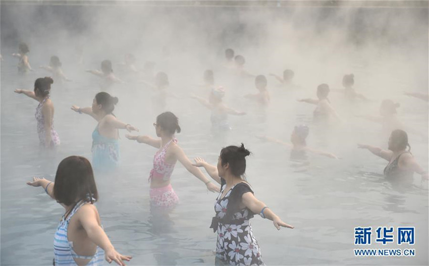 Yoga in der hei?en Quelle