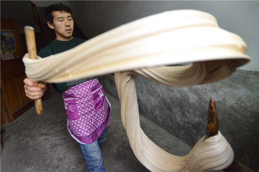 Guizhou: Bauer kreiiert spezielle Sü?igkeiten fürs chinesische Neujahr