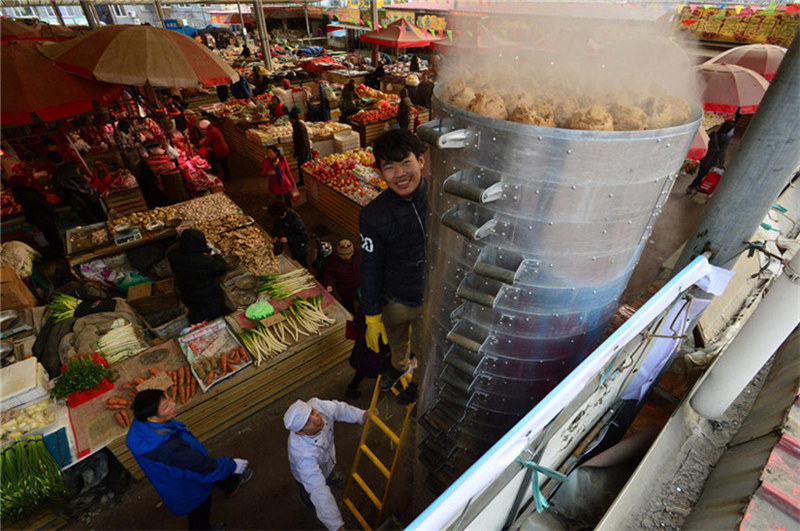 Stapelweise K?rbe mit ged?mften Mantous in Qingdao