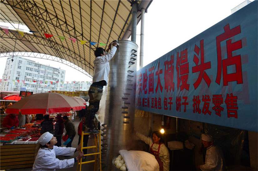 Stapelweise K?rbe mit ged?mften Mantous in Qingdao