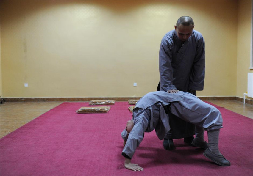 Zwei junge M?nche der 00er-Generation